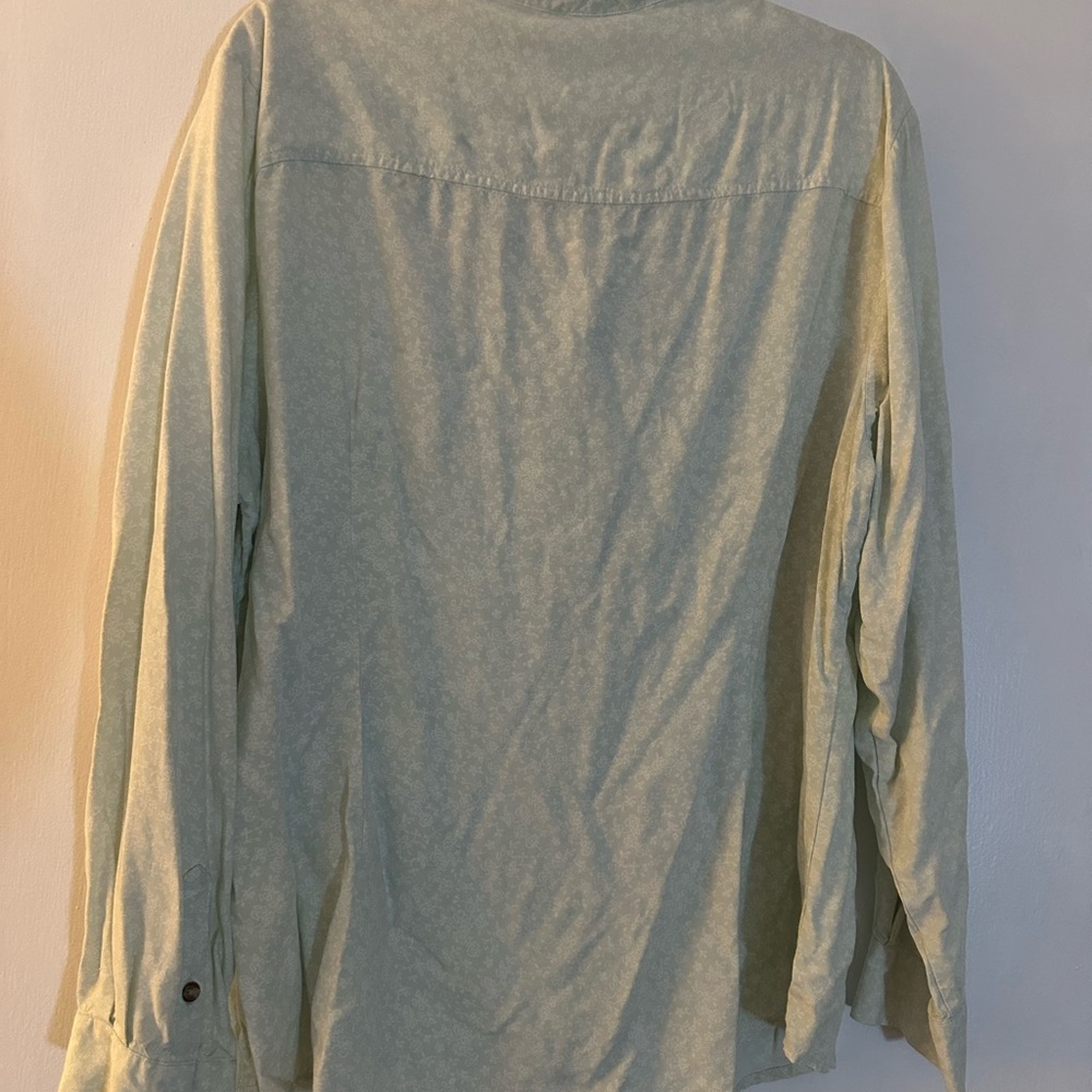 Universal Thread's Light Green Ruffle button up 2x Euc - Picture 9 of 10